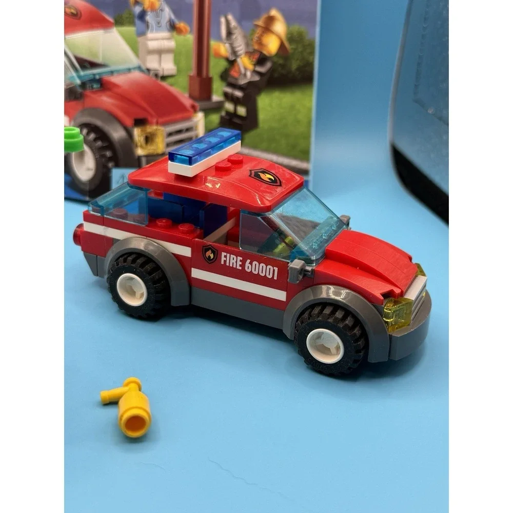 LEGO CITY: Fire Chief Car (60001) - Missing Fireman's Hat